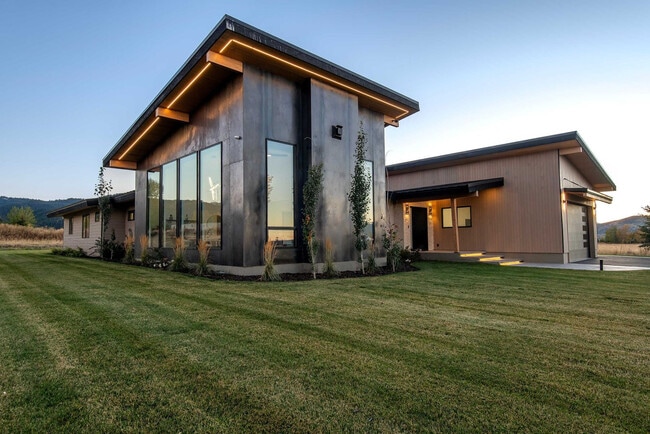 Building Photo - 779 Lucia Ln