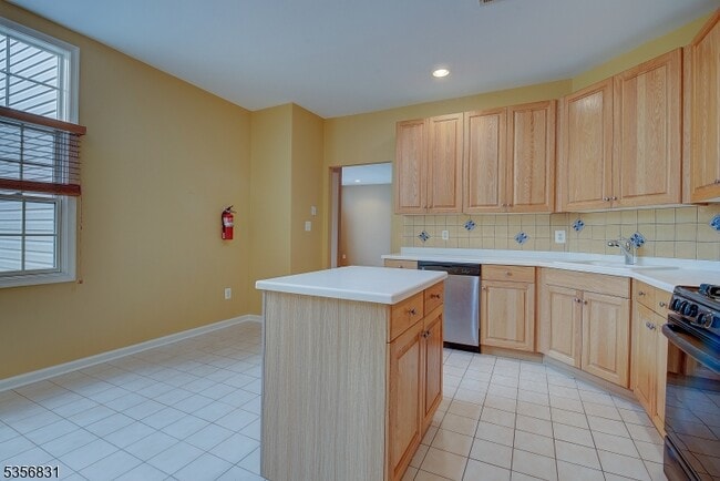 Building Photo - 608 Kensington Ln