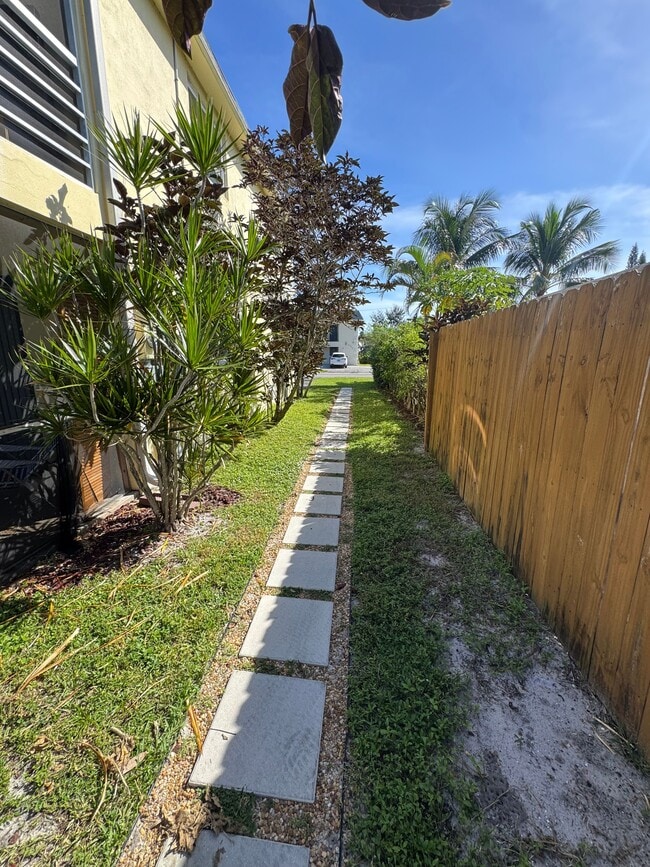 Building Photo - 412 SE 21st Ave