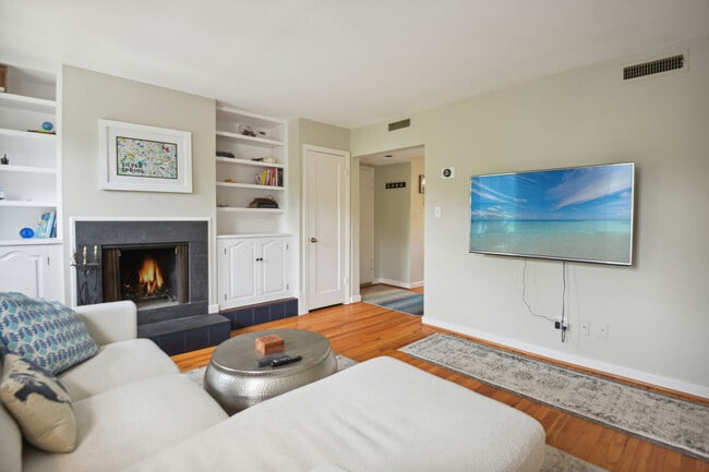 Building Photo - 2202 Washington Ave