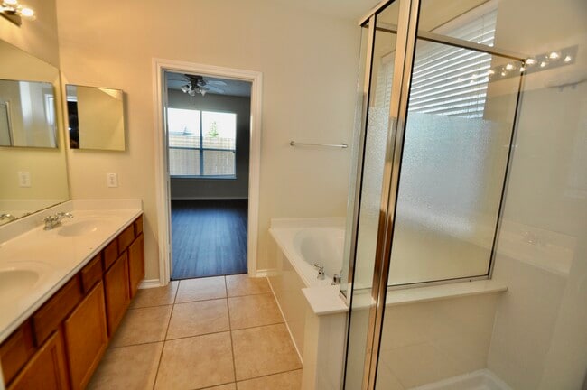 Building Photo - 12315 Field Brook Ct