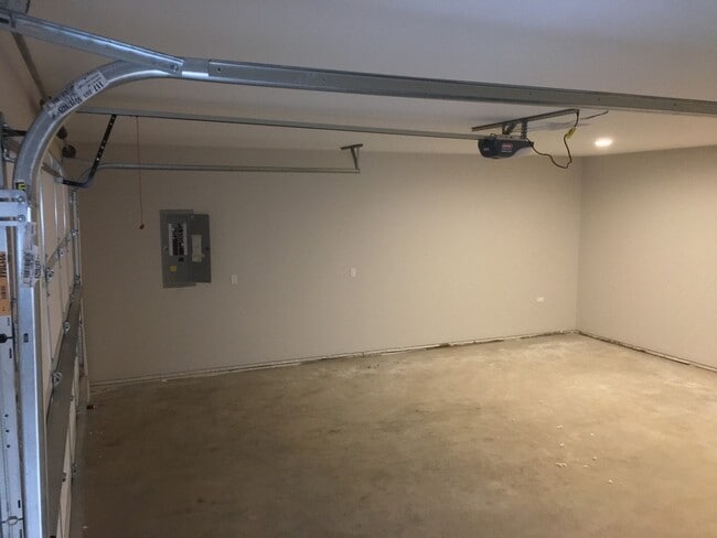 Building Photo - 2303 Landon Ln