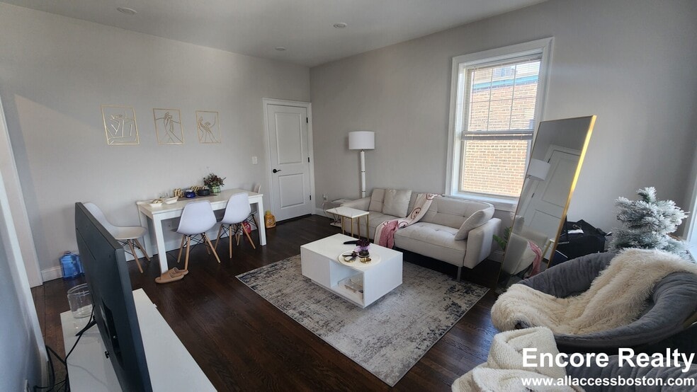 Building Photo - 105 Strathmore Rd