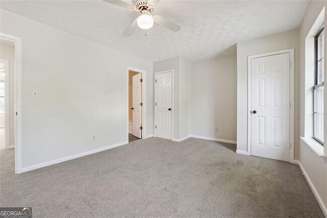 Building Photo - 1070 Travelers Trail