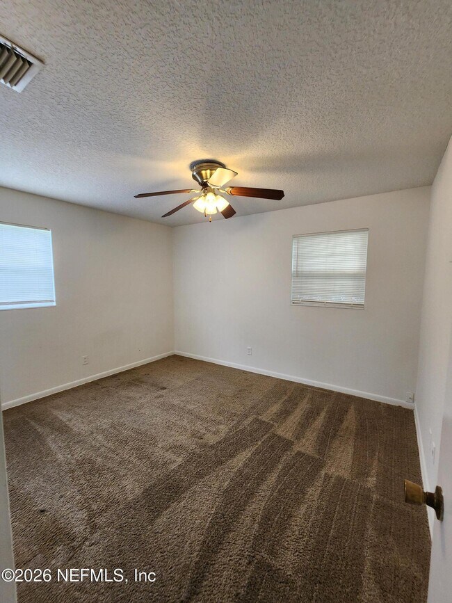 Building Photo - 1721 Hawaii Dr E