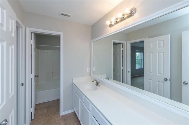 Building Photo - 13598 Valley Mills Dr