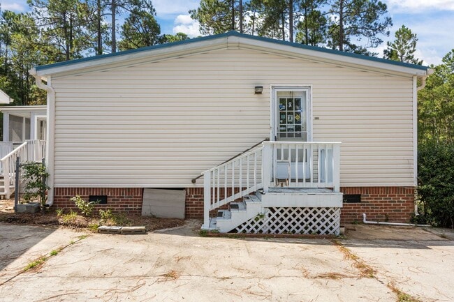 Building Photo - 4 bedroom 2 bathroom spacious home!