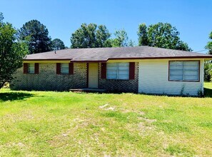 Building Photo - 3 Bed/1.5 Bath House