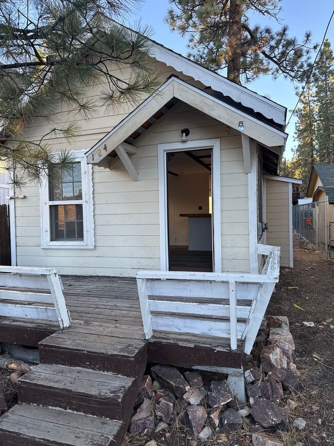 Primary Photo - Cozy 1 bedroom cabin house