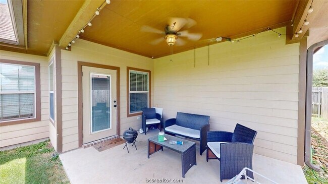 Building Photo - 413 Hayes Ln