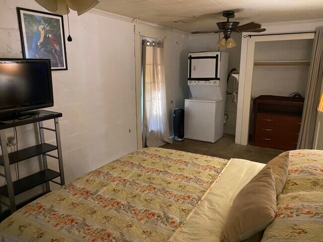 Building Photo - 1149 Pen Park Rd