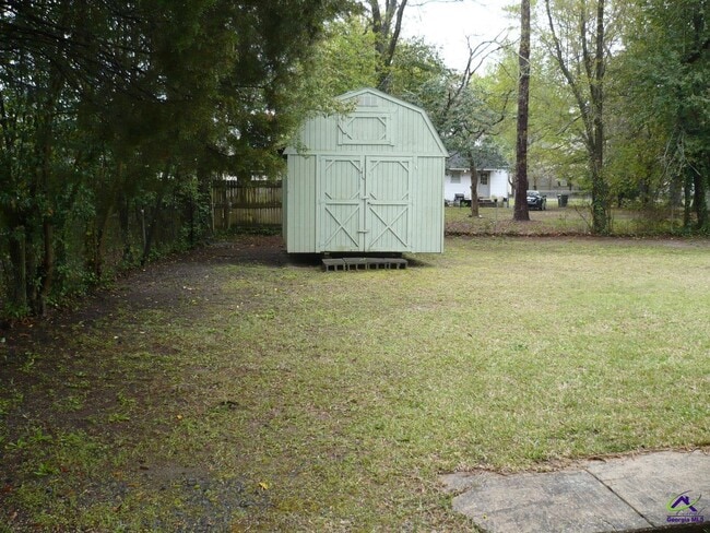 Building Photo - 1325 Laura Ave