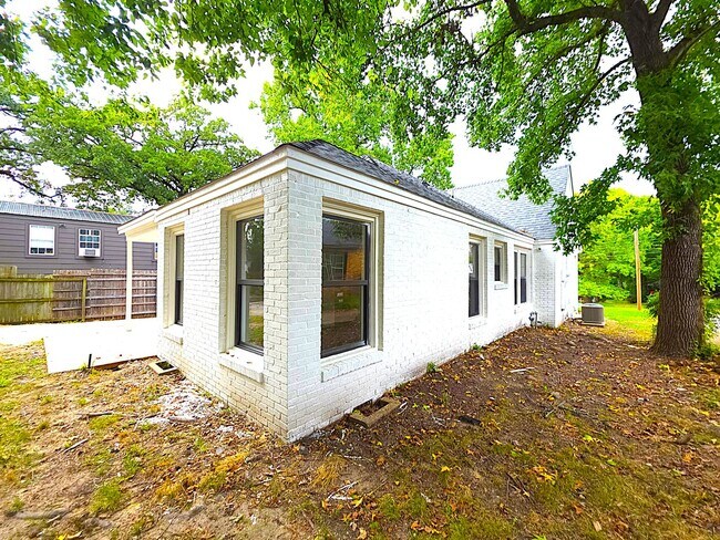 Building Photo - Fully Remodeled Home in the Heart of Tyler...