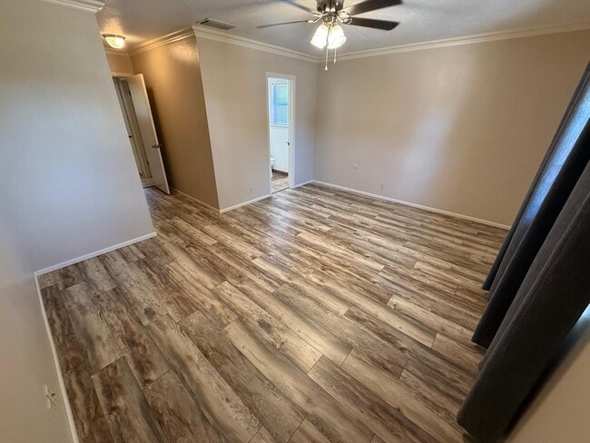Building Photo - 1105 Hill Place Dr