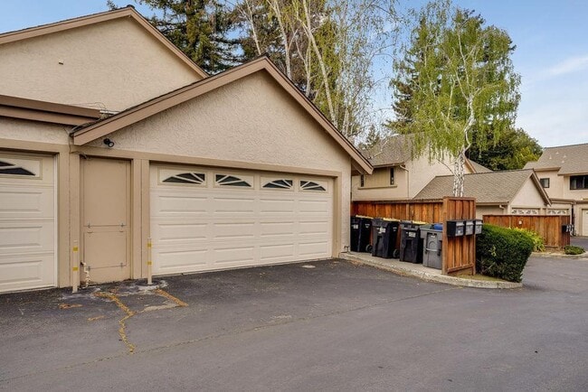 Building Photo - 402 Hogarth Terrace