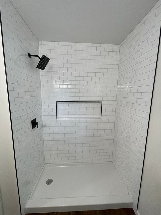 Building Photo - Fully Renovated 3BR/2.5BA Home in Merion Village