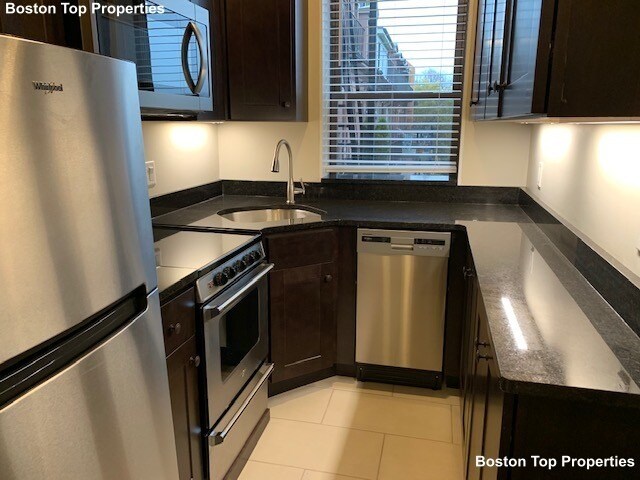 Building Photo - 537 Columbus Ave