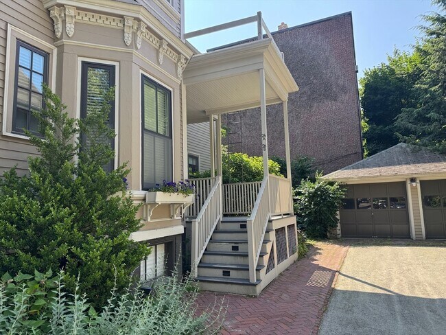 Building Photo - 26 Linnaean St