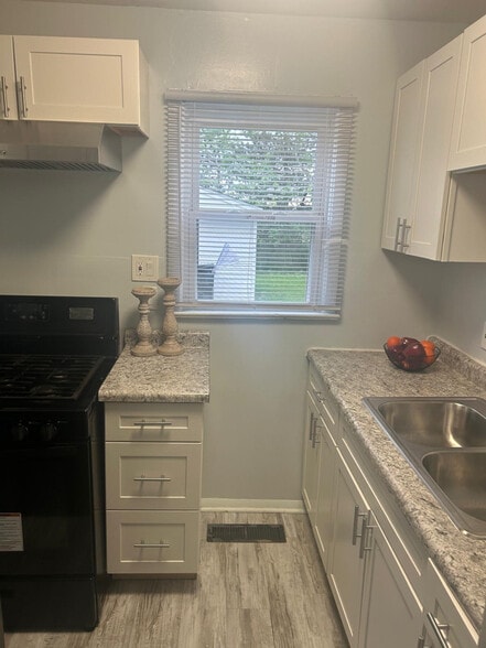 Building Photo - 4420 E 154th St