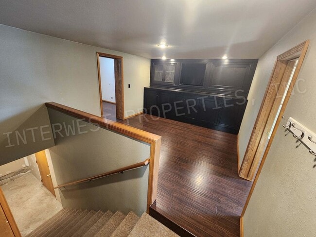 Building Photo - 4+ Bedroom Tigard Home With a Beautiful Vi...