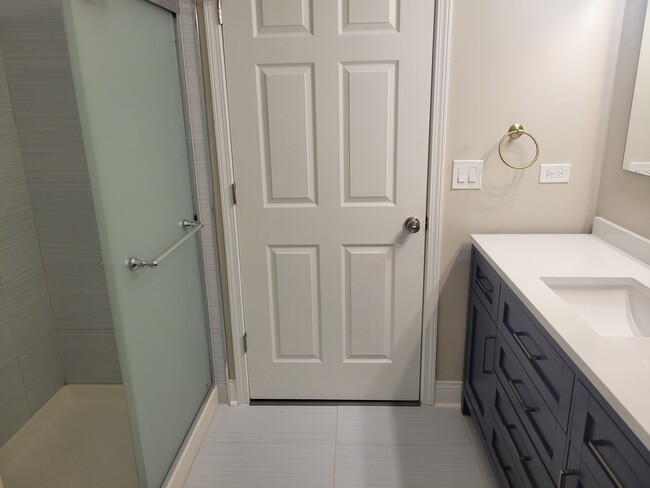 Building Photo - 817 S Kedzie Ave