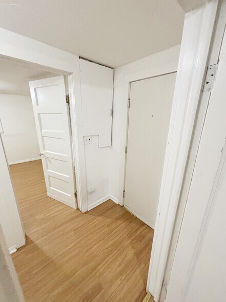 Building Photo - 310 SE Spring St