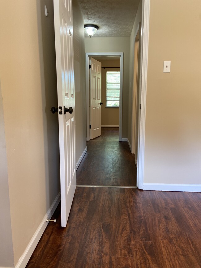 Upstairs hallway between Bedrooms - 110 Stonetree Drive