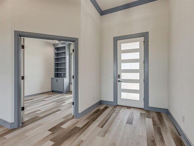Building Photo - 9332 SW 33rd Pl