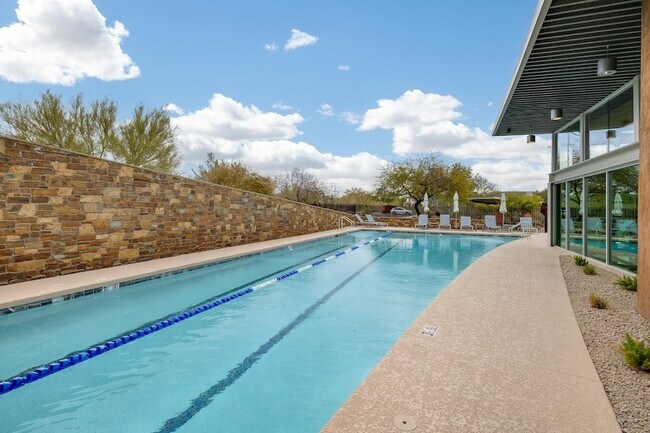 Building Photo - 3983 E Cat Balue Dr