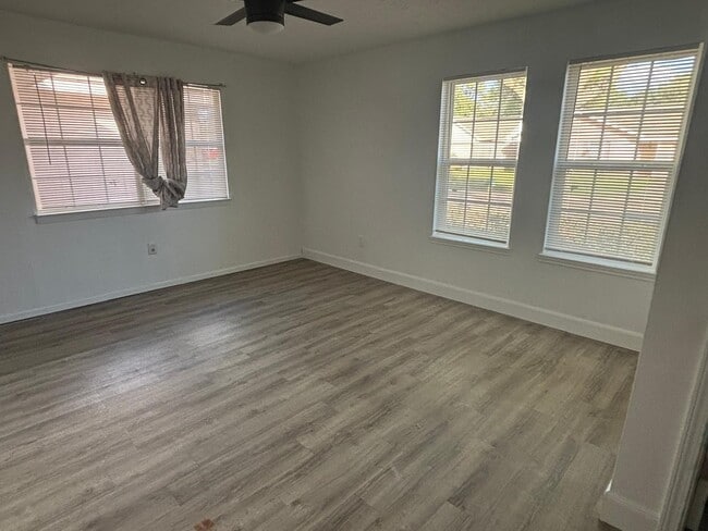 Building Photo - 7307 Crystalglen Dr