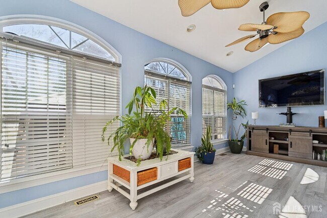 Building Photo - 16 Valley Wood Dr