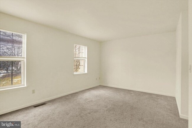 Building Photo - 903 Cambridge Ct