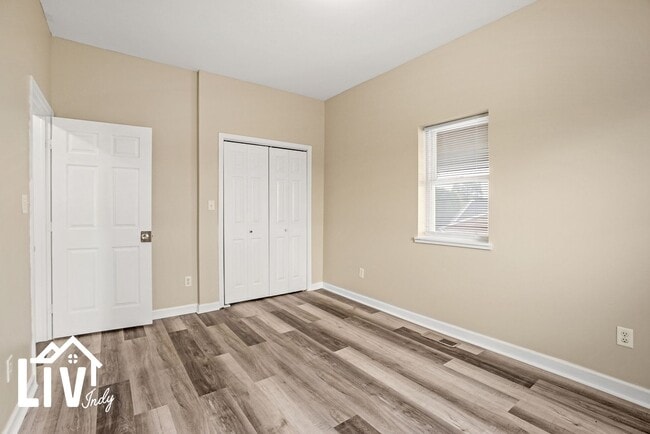 Building Photo - 2 Bed, 1 Bath Pet-Friendly Apartments!