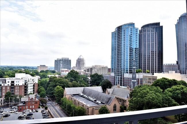 Building Photo - 333 W Trade St