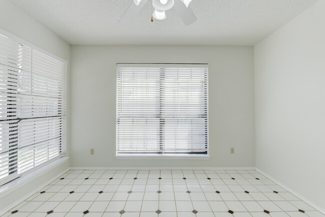 Building Photo - Cozy, Freshly Updated 3-bedroom 2-bathroom...
