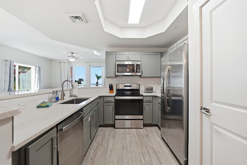 Building Photo - 15928 Front Beach Rd