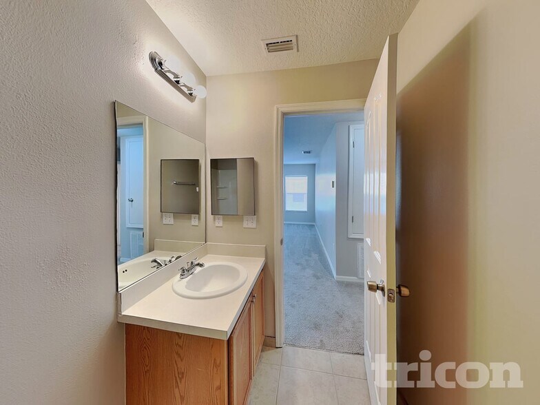 Building Photo - 19706 Timberbluff Dr