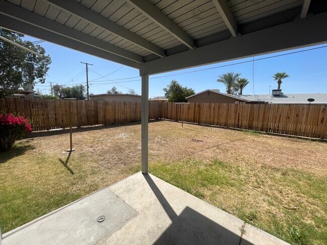 Building Photo - Fully Remodeled Tempe