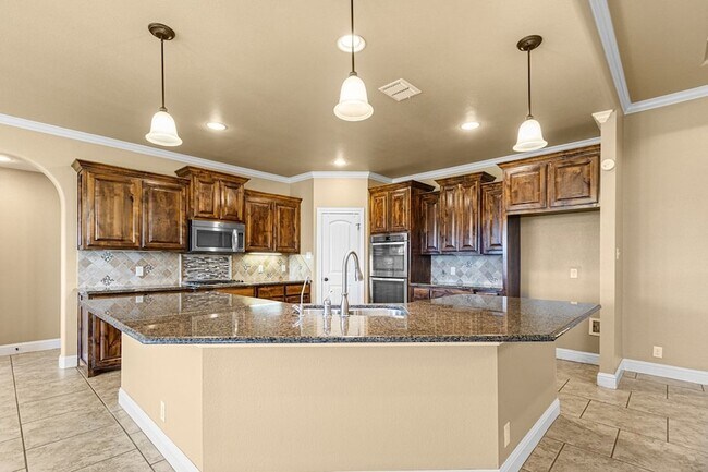 Building Photo - 5811 Oak Creek Drive