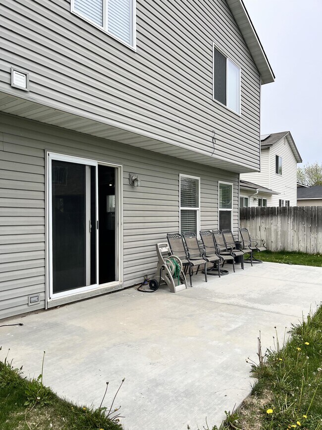 Building Photo - 2057 W Shy Creek Pl