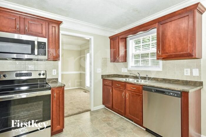 Building Photo - 712 Winding Bluff Way