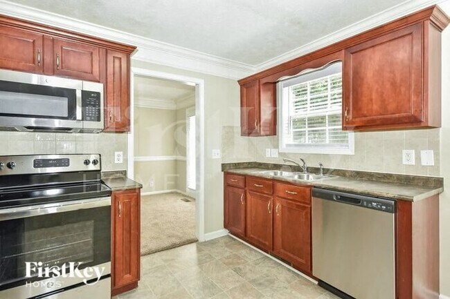 Building Photo - 712 Winding Bluff Way