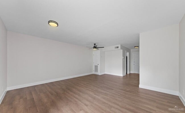 Building Photo - 8 Continental Dr