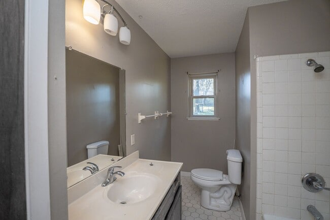 Building Photo - Large Backyard in North Little Rock