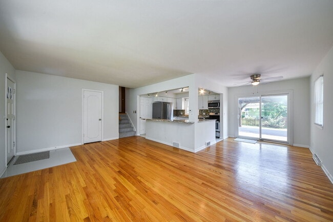 Building Photo - 36 Robin Hill Dr