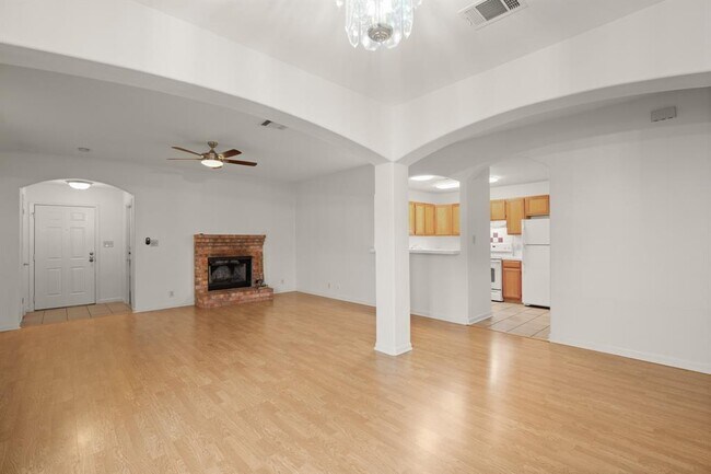 Building Photo - 2624 Gwendolyn Ln