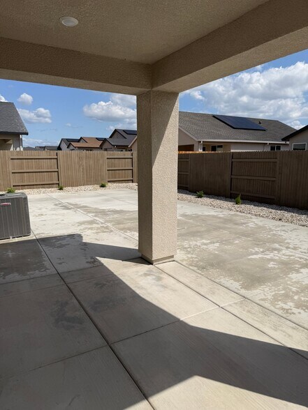Building Photo - 2704 Contour Wy