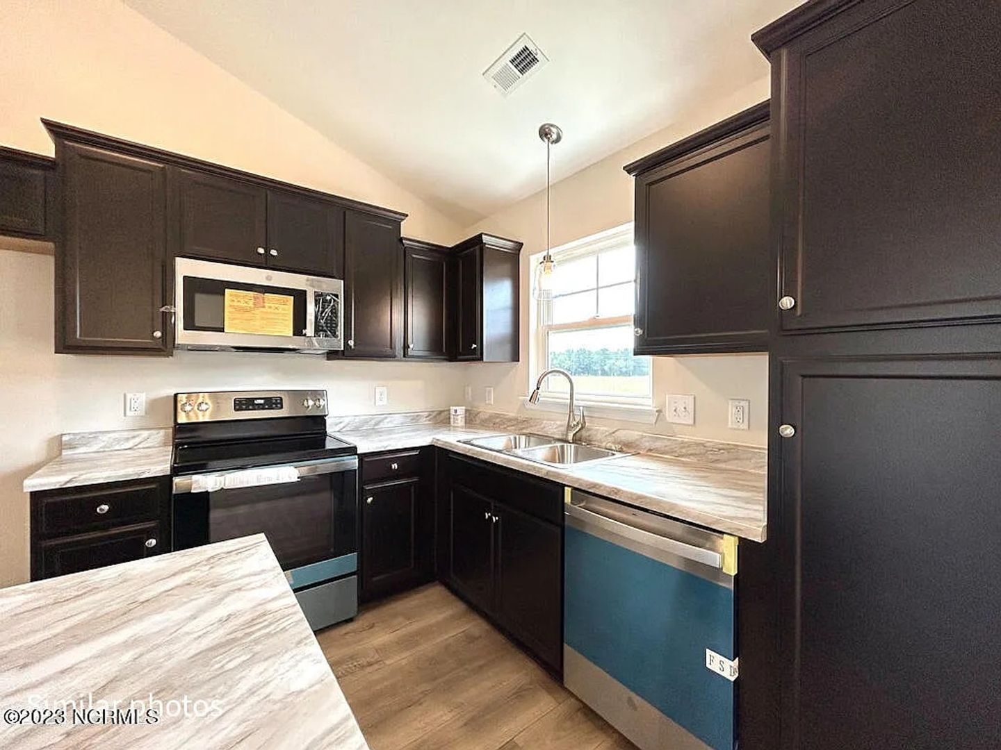 Building Photo - 707 Alpha Ct