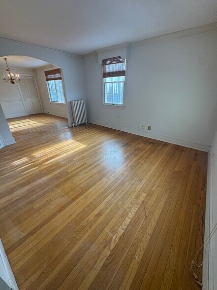 Building Photo - 11 Linwood Ave