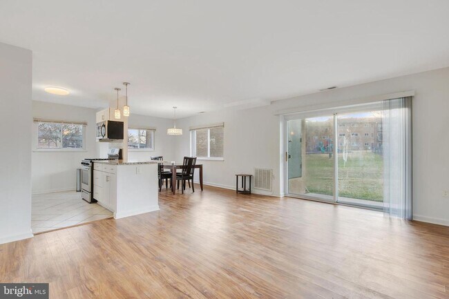 Building Photo - 350 Gatewater Ct